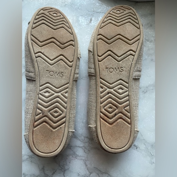 Toms - Picture 2 of 3